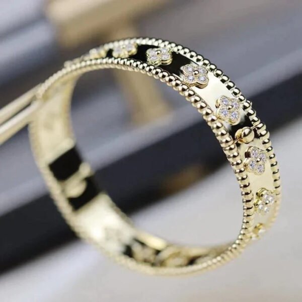 CLOVER BRACELET 8MM DIAMONDS - Image 4