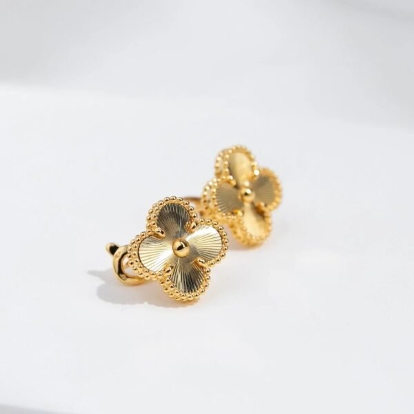 VINTAGE CLOVER EARRINGS GOLD - Image 2
