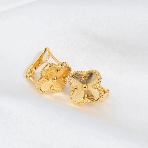 VINTAGE CLOVER EARRINGS GOLD - Image 6