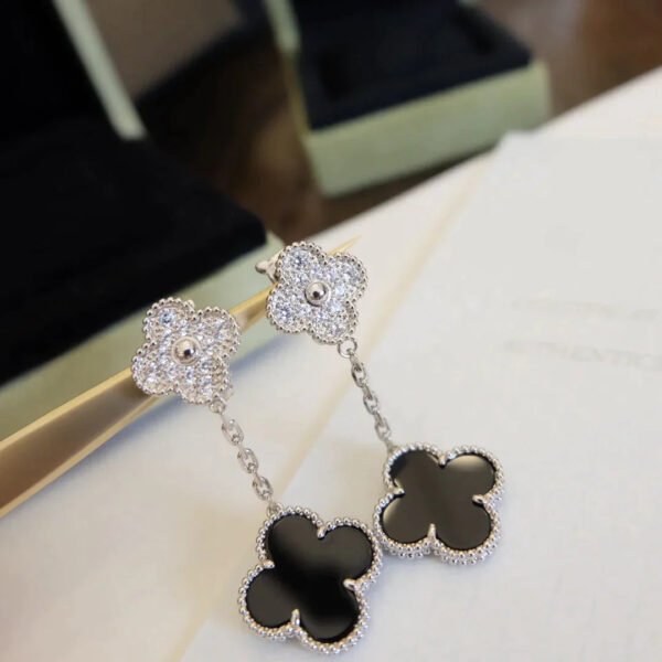 CLOVER DIAMOND AND ONYX EARRINGS - Image 4