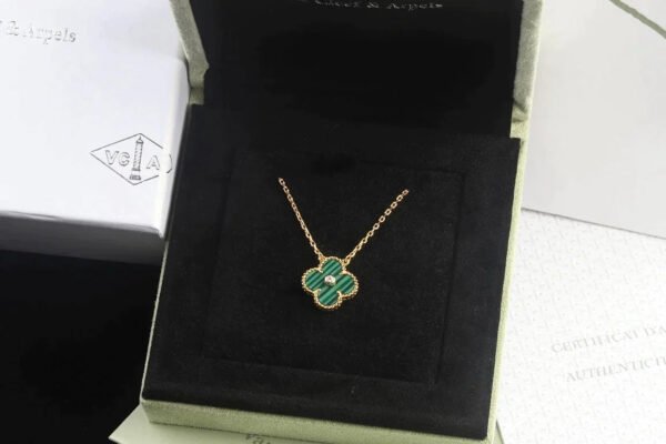 CLOVER CLOVER PENDANT MALACHITE GOLD NECKLACE - Image 5