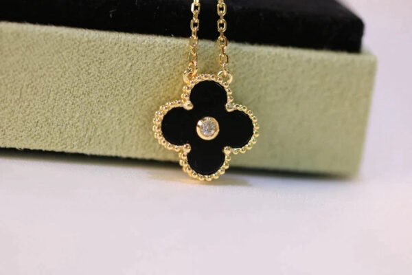 CLOVER NECKLACE GOLD DIAMOND ONYX - Image 4