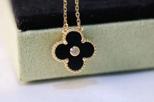 CLOVER NECKLACE GOLD DIAMOND ONYX - Image 5