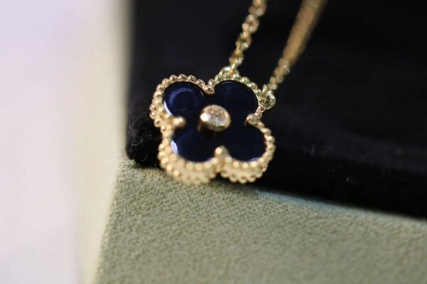 CLOVER NECKLACE GOLD DIAMOND ONYX - Image 6