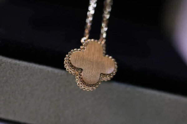 CLOVER NECKLACE GOLD DIAMOND ONYX - Image 7