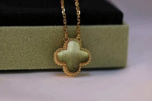 CLOVER NECKLACE GOLD DIAMOND CARNELIAN - Image 5