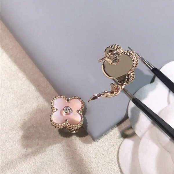 CLOVER GOLD PINK MOP EARRINGS - Image 6