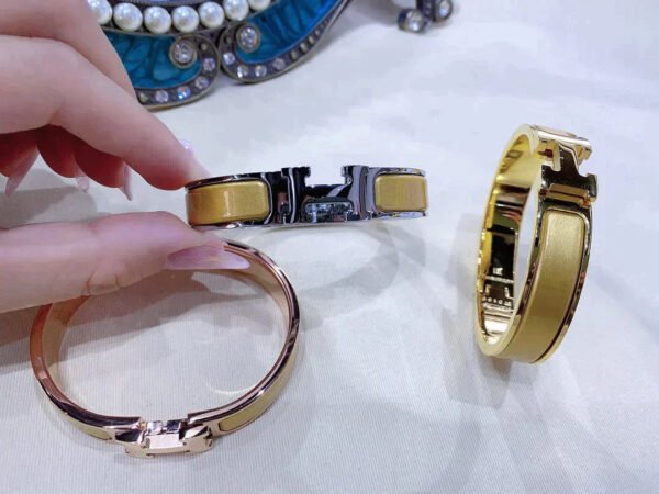 H CHAMPAGNE BRACELET - Image 4