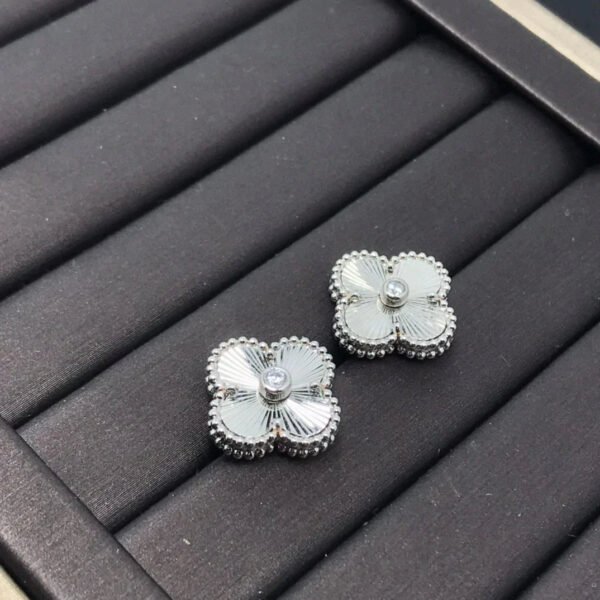 CLOVER STUD DIAMOND EARRINGS - Image 2