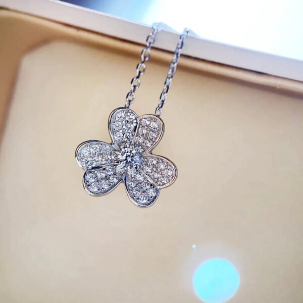 CLOVER DIAMOND NECKLACE SILVER - Image 3