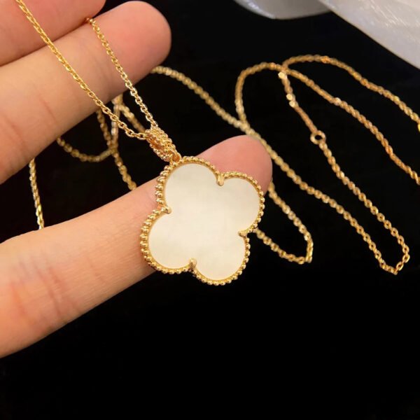 CLOVER PINK MOP GOLD NECKLACE - Image 4
