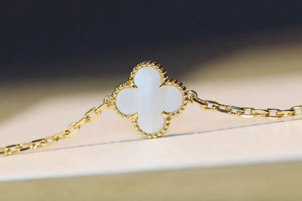 CLOVER 20 MOTIFS WHITE MOP GOLD NECKLACE - Image 5
