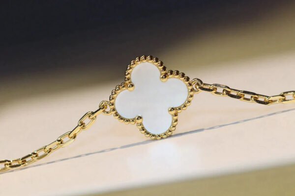 CLOVER 20 MOTIFS WHITE MOP GOLD NECKLACE - Image 6