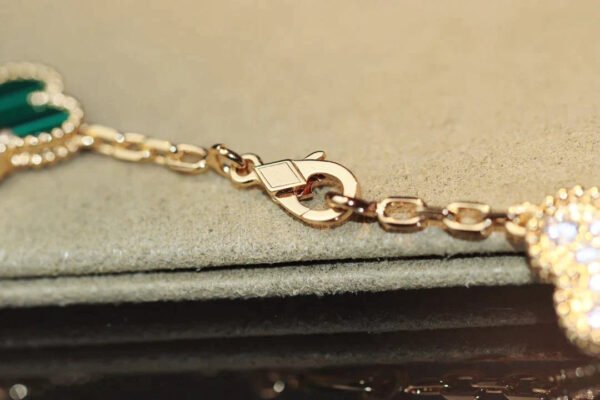 CLOVER 20 MOTIFS ONYX GOLD NECKLACE - Image 6