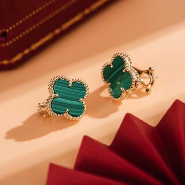 CLOVER MEDIUM MALACHITE PINK GOLD EARRINGS - Image 6
