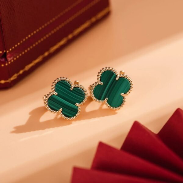 CLOVER MEDIUM MALACHITE PINK GOLD EARRINGS - Image 8