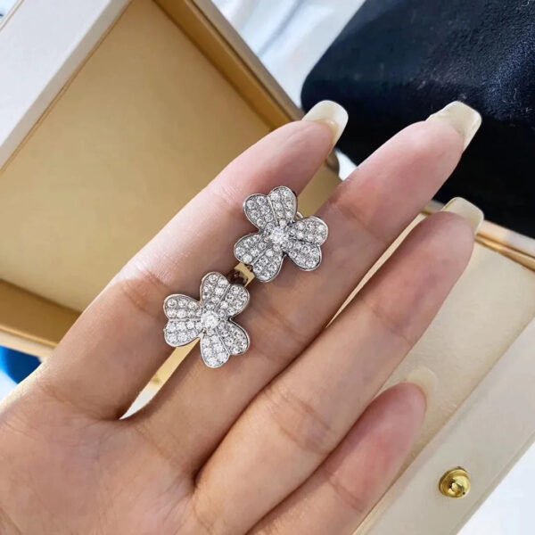 CLOVER COMOS SILVER DIAMOND EARRINGS - Image 2