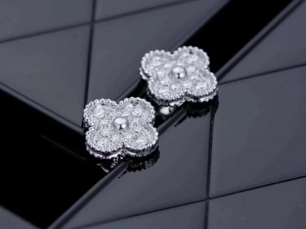 CLOVER SILVER DIAMOND STUD EARRINGS - Image 5