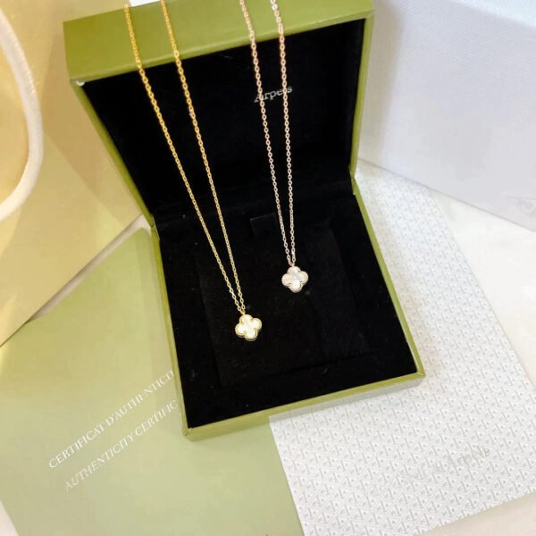 CLOVER PENDANT MINI MOP NECKLACE - Image 5