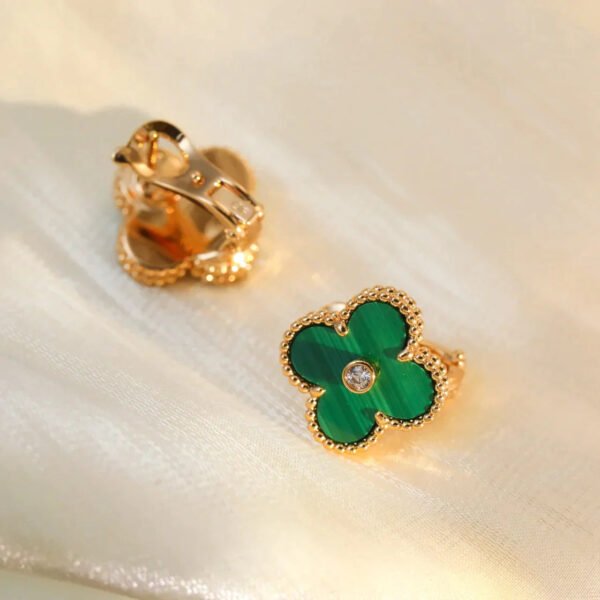 CLOVER MALACHITE DIAMOND EARRINGS - Image 8