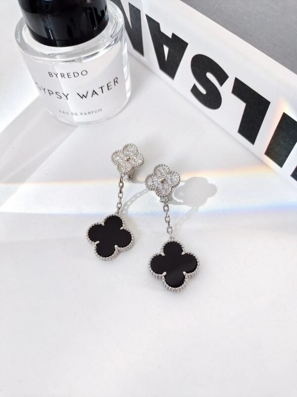 CLOVER 2 MOTIFS SILVER DIAMOND ONYX EARRINGS - Image 4