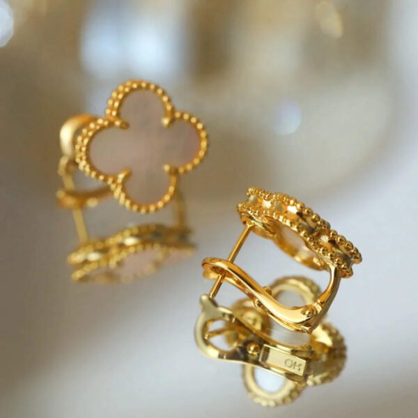 CLOVER MEDIUM GOLD MOP STUD EARRINGS - Image 3