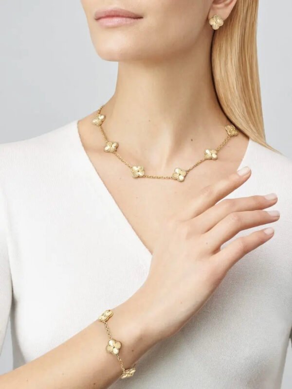 CLOVER GOLD BRACELET 5 MOTIFS - Image 2