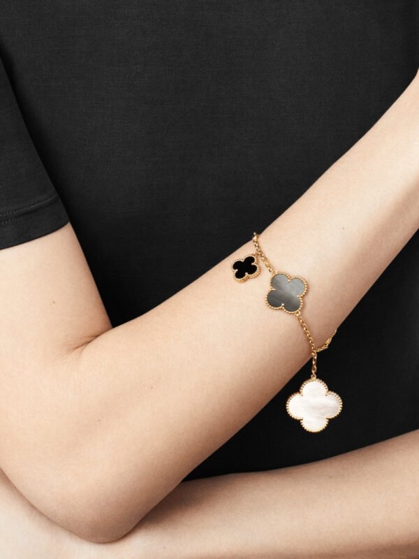 CLOVER BRACELET 5 MOTIFS ONYX MOP - Image 2