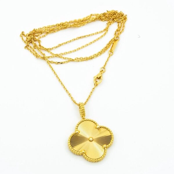 VINTAGE CLOVER PENDANT NECKLACE GOLD - Image 5