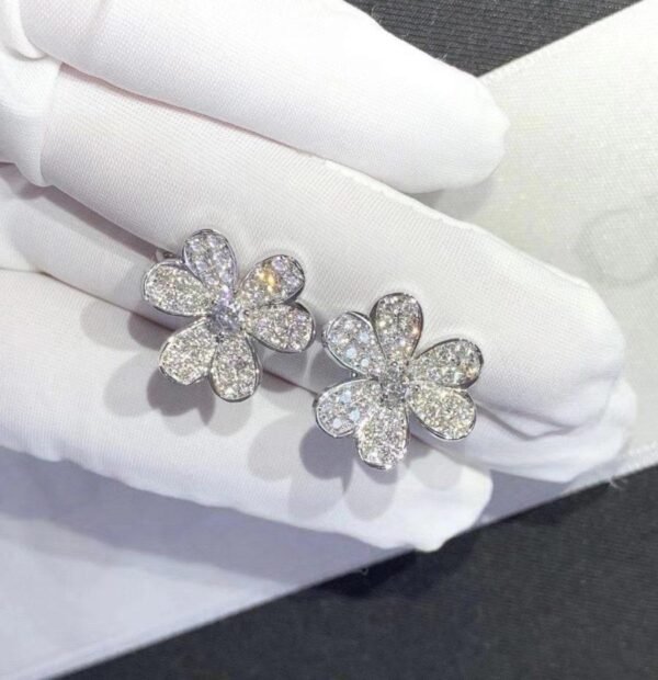FRIVOLE SILVER FLOWER DIAMOND EARRINGS - Image 6