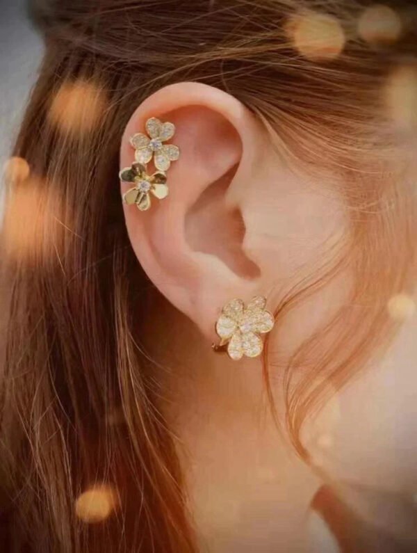 FRIVOLE GOLD FLOWER EARRINGS - Image 2