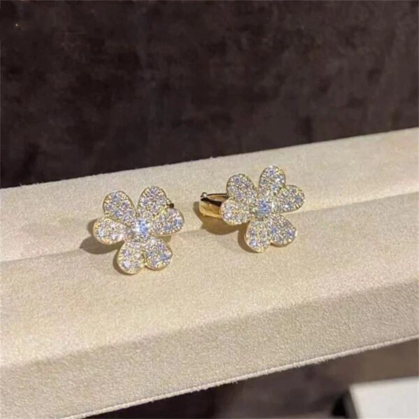 FRIVOLE GOLD FLOWER DIAMOND EARRINGS - Image 3