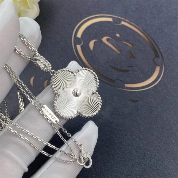 CLOVER SILVER BIG CLOVER NECKLACE - Image 2