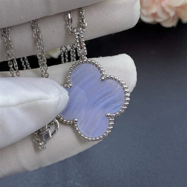 CLOVER SILVER CHALCEDONY BIG CLOVER NECKLACE - Image 3