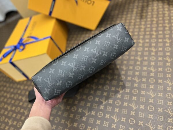 LV District MM Monogram Eclipse Canvas For Men - Image 2