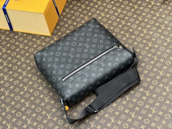 LV District MM Monogram Eclipse Canvas For Men - Image 4